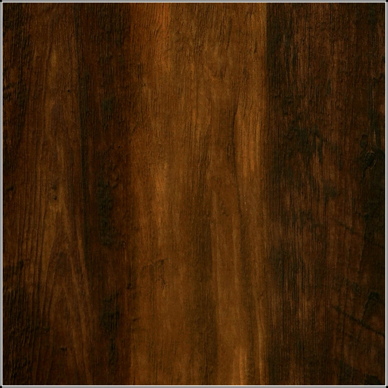Table de bout en pin foncé avec une silhouette carrée sculpturale épurée et une texture rustique pour des intérieurs modernes
