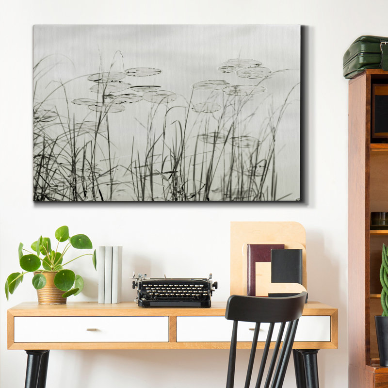 «Silver Lake Lilies», reproduction sur toile tendue, H 18 po x l 12 po x P 1 po