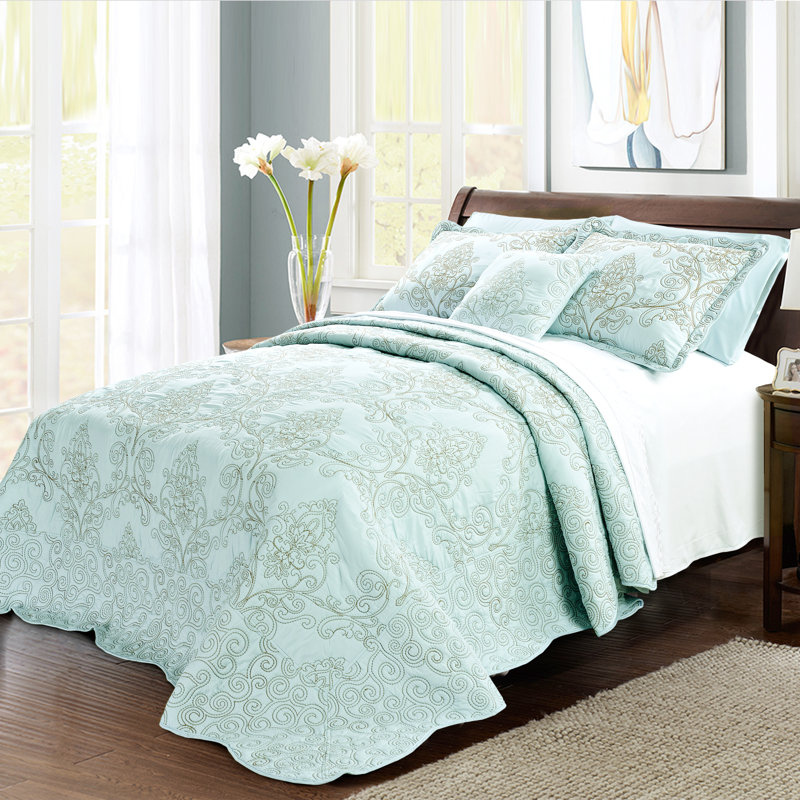 4 Piece Damask Oversized Embroidery Bedspread Set, King Quilt + 2 King Shams + Throw Pillow, Blue