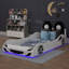 Un lit plateforme simple en bois conçu sous la forme d'une voiture de course, équipé de lumières DEL-600203311