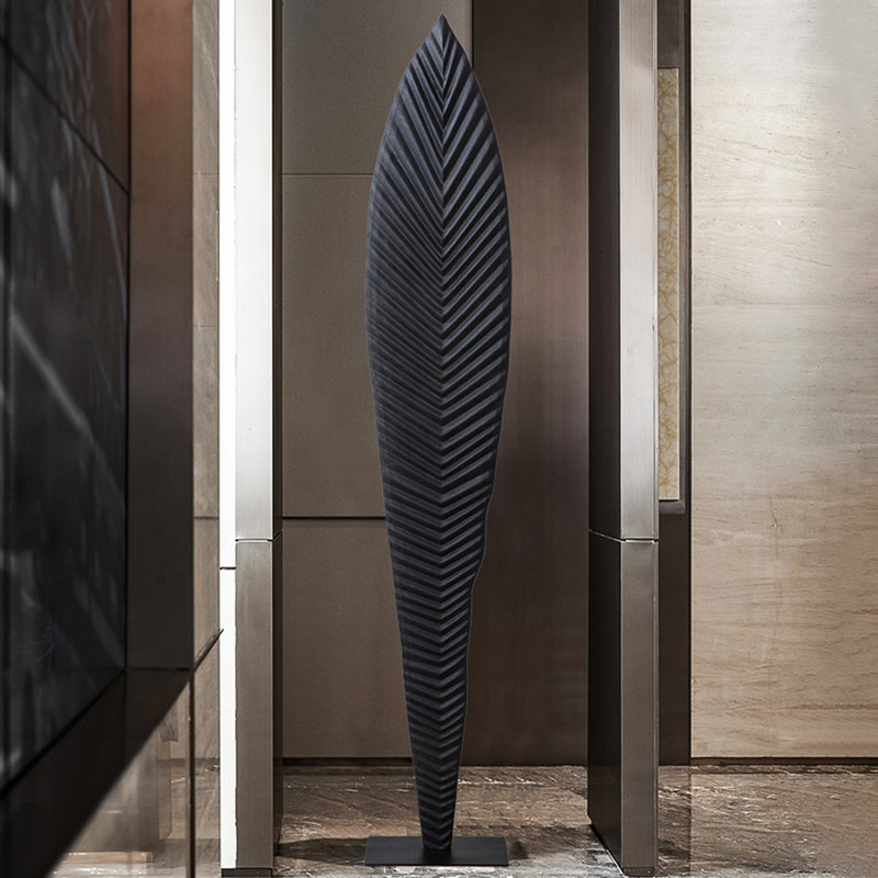 Objet décoratif noir en bois massif + fer