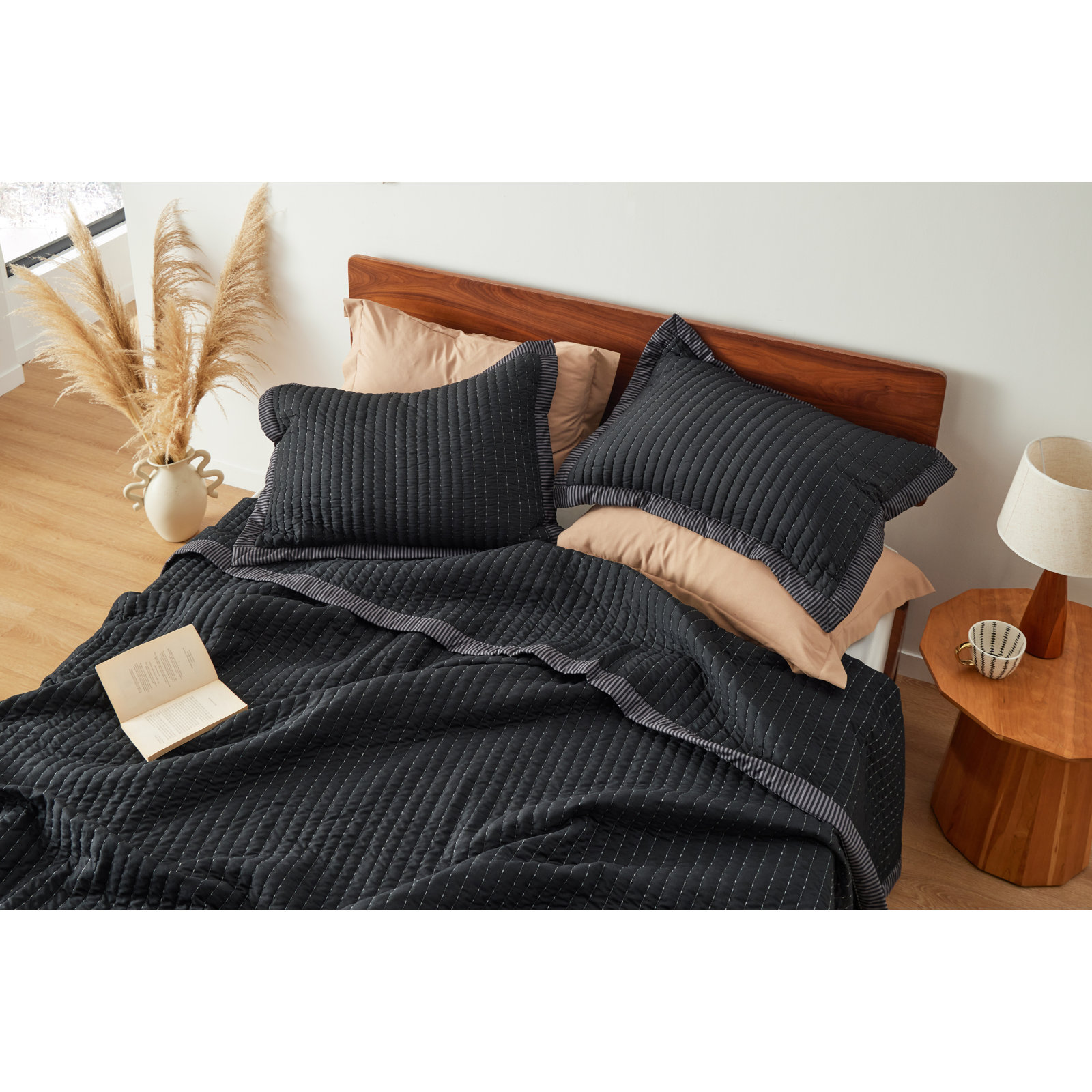 Bedsure Quilts - Soft Lightweight Quilted Bedspread Coverlet with Contrast Stitching, Queen Quilt + 2 Shams, Black