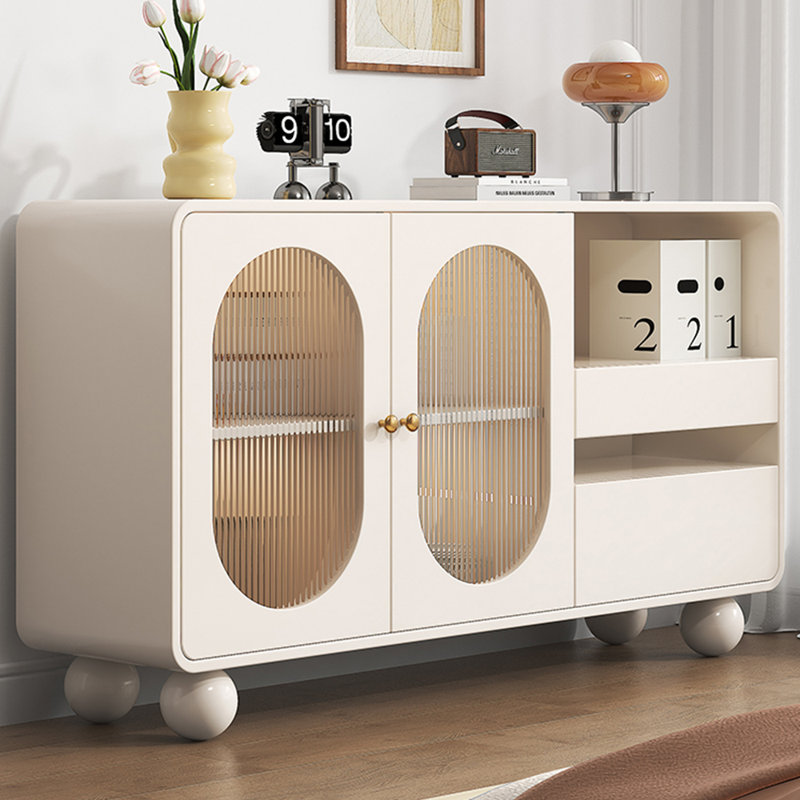 Buffet en bois massif crème exquis contre le mur 55,12