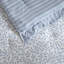 Ensemble de literie confortable en polyester pour grand lit, style chambre à coucher moderne