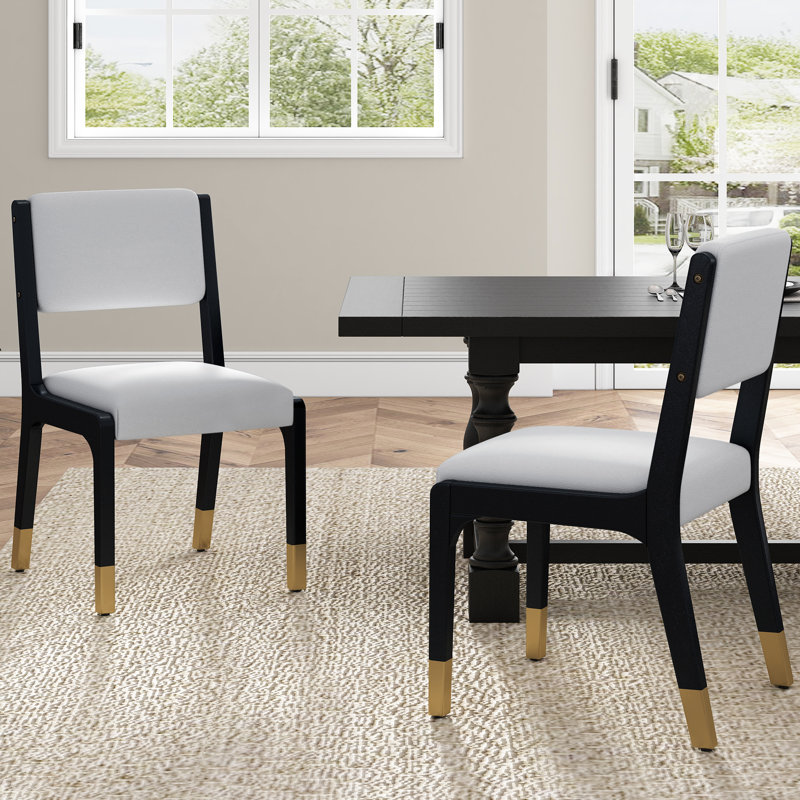 Ensemble de 2 chaises de salle à manger de style bord de mer, noires et blanches, avec dossier plein, assise rembourrée et pieds en bois d'hévéa. Revêtement en cuir PU moderne et pieds en bois pour une chambre aérée.