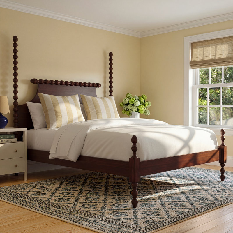 Mary Spindle Four Post Bed, Queen, Frost White