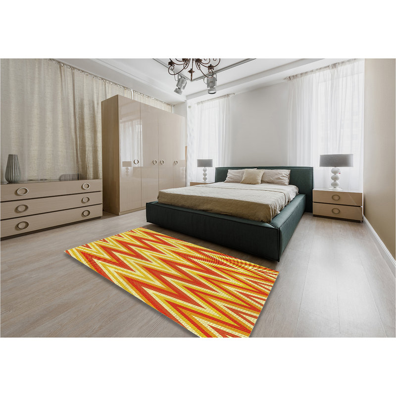 Tapis jaune tissé à la machine 6 pi x 9 pi
