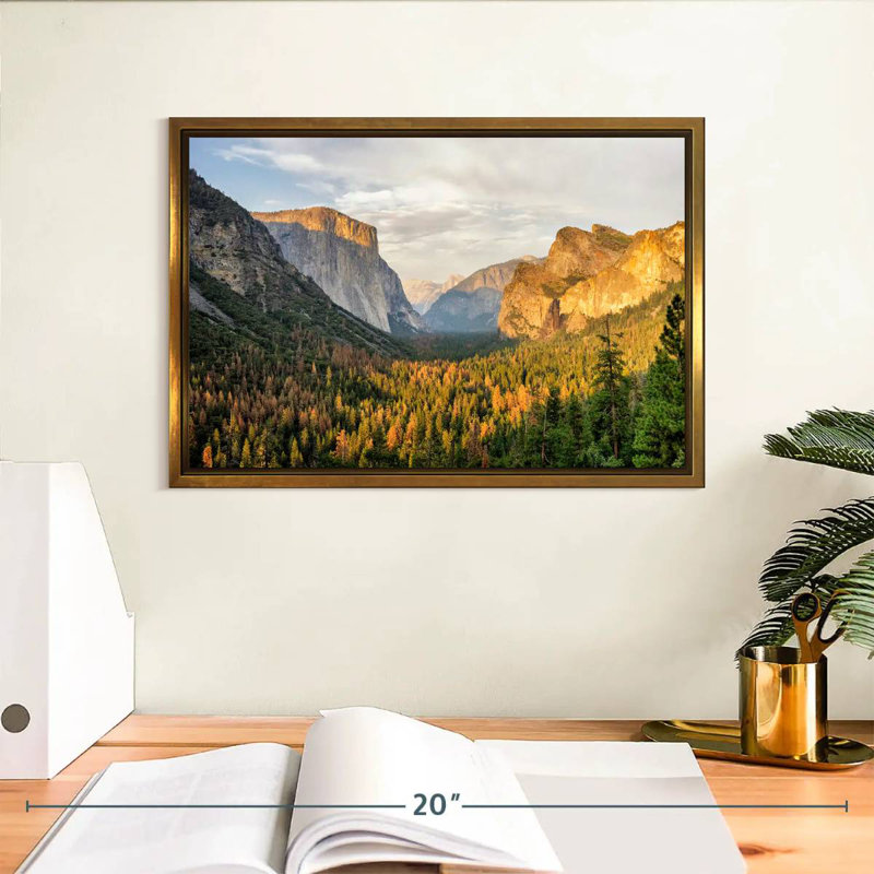 Vallée de Yosemite au lever du soleil, Cadre flottant doré, 13 po x 9 po