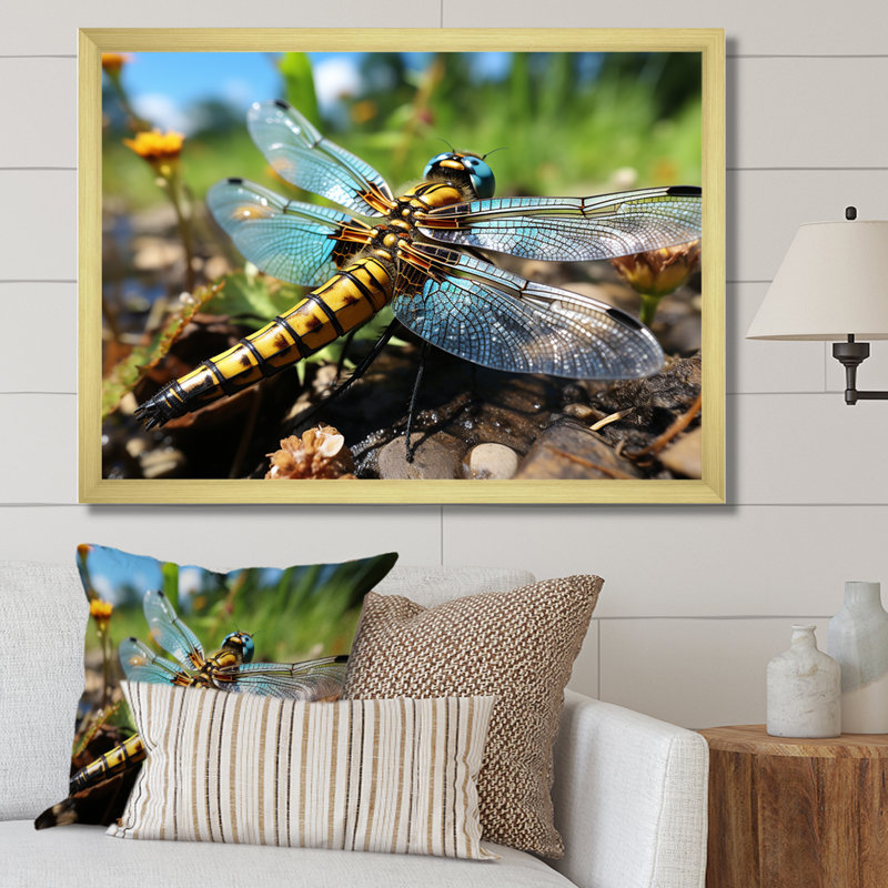 Libellule bleue flottante III - Libellule, art mural, Cadre de coin blanc fermé, H 30 po x l 40 po x P 1,5 po