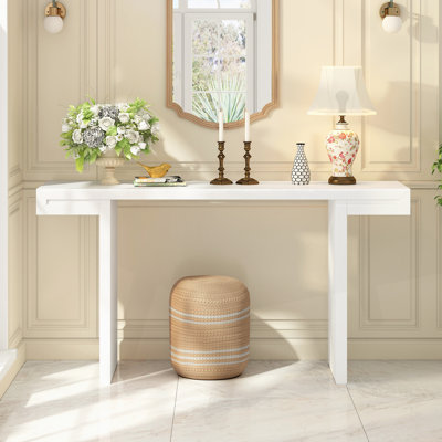 Grande console de 60 pouces aux lignes géométriques épurées