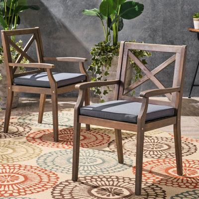 2 chaises de salle à manger d'extérieur grises avec coussins d'eau, style américain classique, bois, installation simple, dimensions de l'assise: P 18,00 po x l 17,75 po H