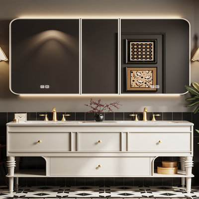 Armoire de salle de bain rétro de style français.