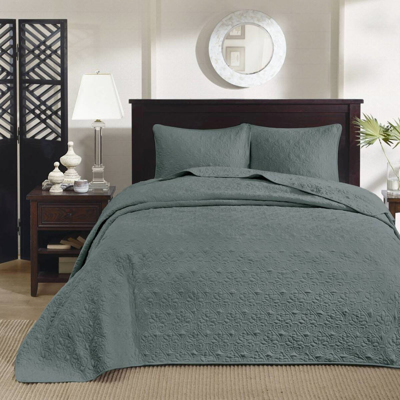 3 Piece Quilt King/ King - Reversible And Soft Pre-washed Cotton Filling For A Relaxing Evening Quilting Charming Bedroom Comes With Two Shams Machine Washable Stylish Complete Matching Bedding