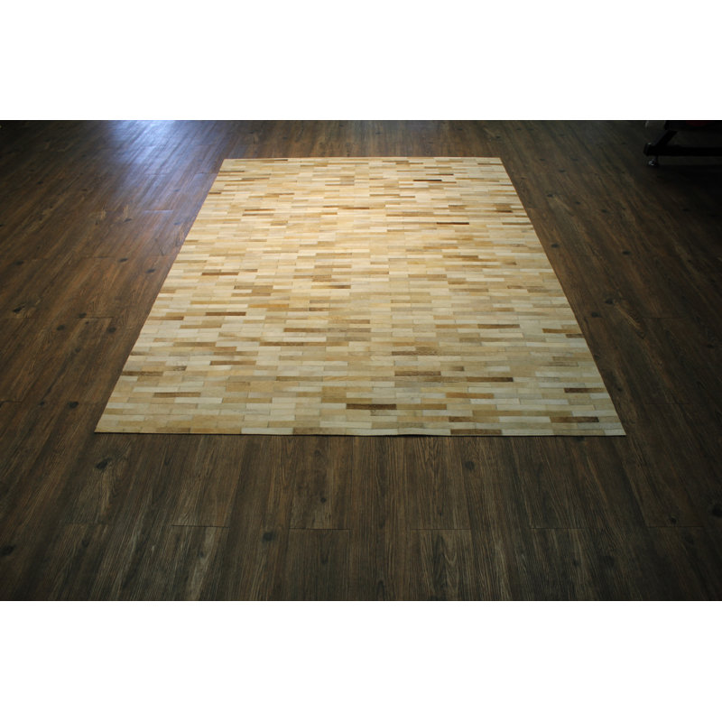 Tapis zone beige fait main Petillo