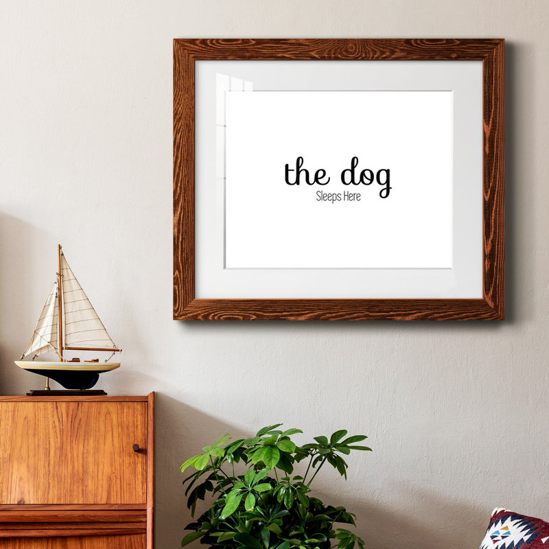 «The Dog Sleep Here II» - Cadre photo Art textuel, H 20 po x l 17 po x P 1,5 po, Brun, Blanc