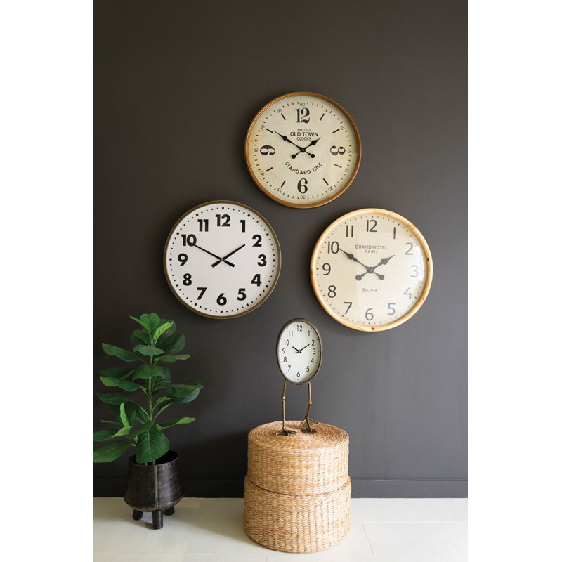 ROUND BLACK AND WHITE WALL CLOCK