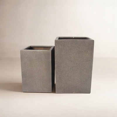 Mariano 15" Pot Planter