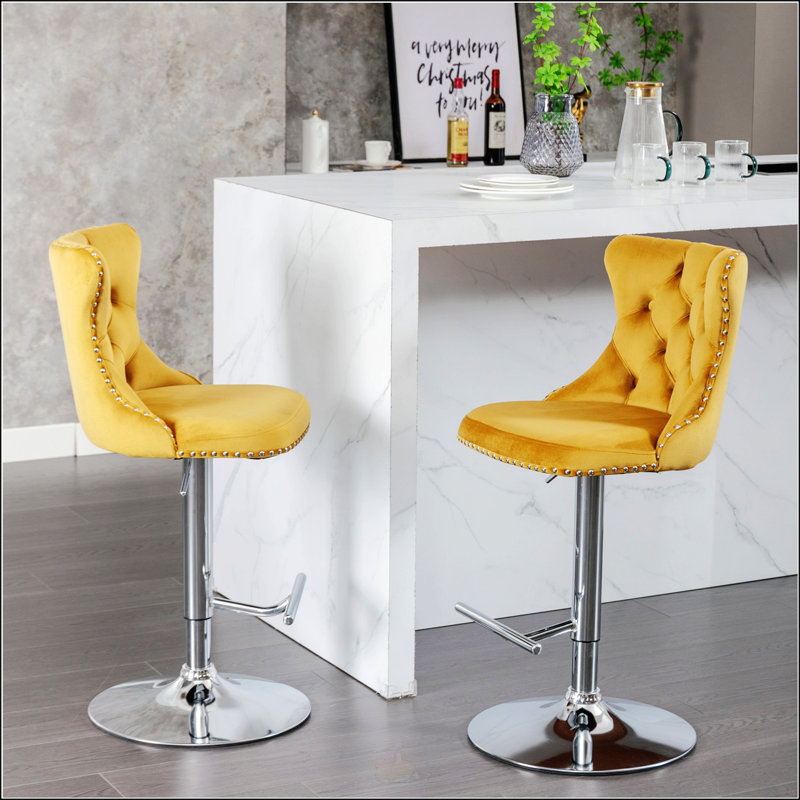 Tabourets de bar pivotants en velours avec hauteur de siège réglable, base chromée rembourrée moderne pour le confort d'un pub et d'un îlot de cuisine