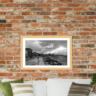 Reproduction de photo sur toile tendue, «1930s-1940s Anonyme qui se promène le long du mur de la mer à La Havane au coucher du soleil, Cuba»