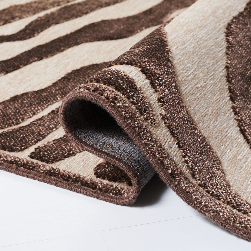 Tapis brun à imprimé zébré Elana, Rectangle de 5 pi 3 po x 7 pi 6 po
