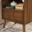Table de chevet Mid-Century avec station de charge et tiroir, table de bout pour chambre à coucher