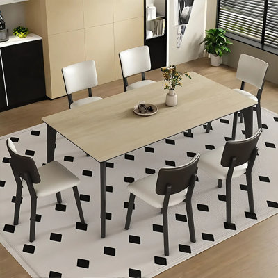 Ensemble de table et de chaises élégantes