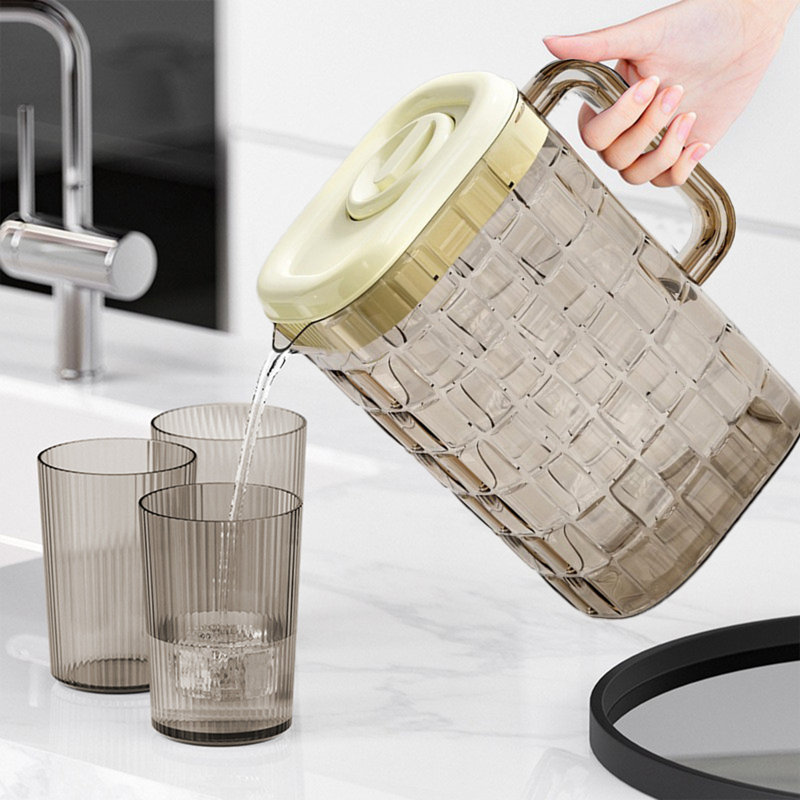 Pichet à boisson en plastique transparent avec couvercle et poignée nervurée pour bar à la maison, Beige