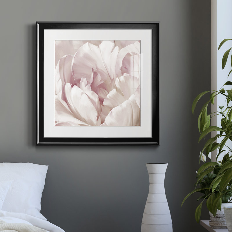 Intime Blush I - cadre photo, reproduction d'art sur papier, H 26,5 po x l 26,5 po x P 1,5 po, Cadre noir