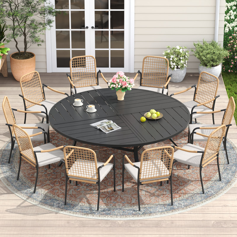 Ensemble de salle à manger de patio rond avec table de salle à manger 63 po et 10 chaises rembourrées empilables en rotin