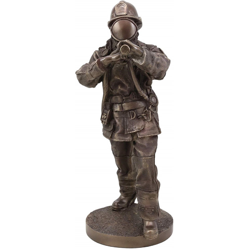 Figurine de pompier de qualité Aile Heirloom