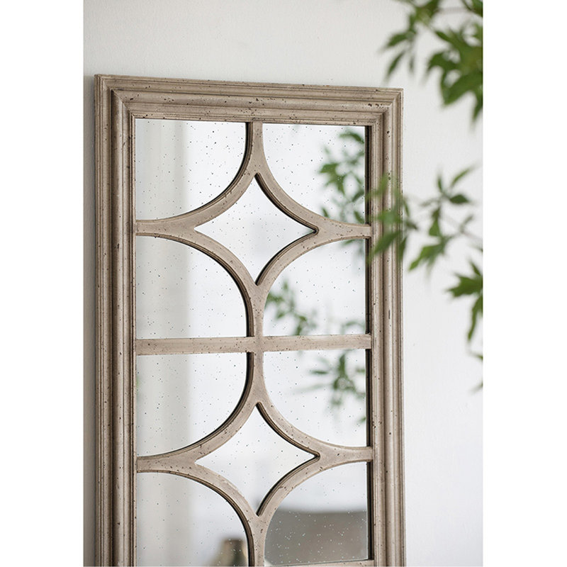 Miroir rétro exquis avec attrait décoratif et caractère intemporel