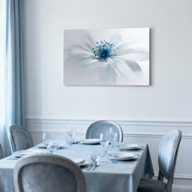 Tableau sur toile tendue « Fleur blanche au centre bleu » (1 pièce), H 16 po x l 24 po