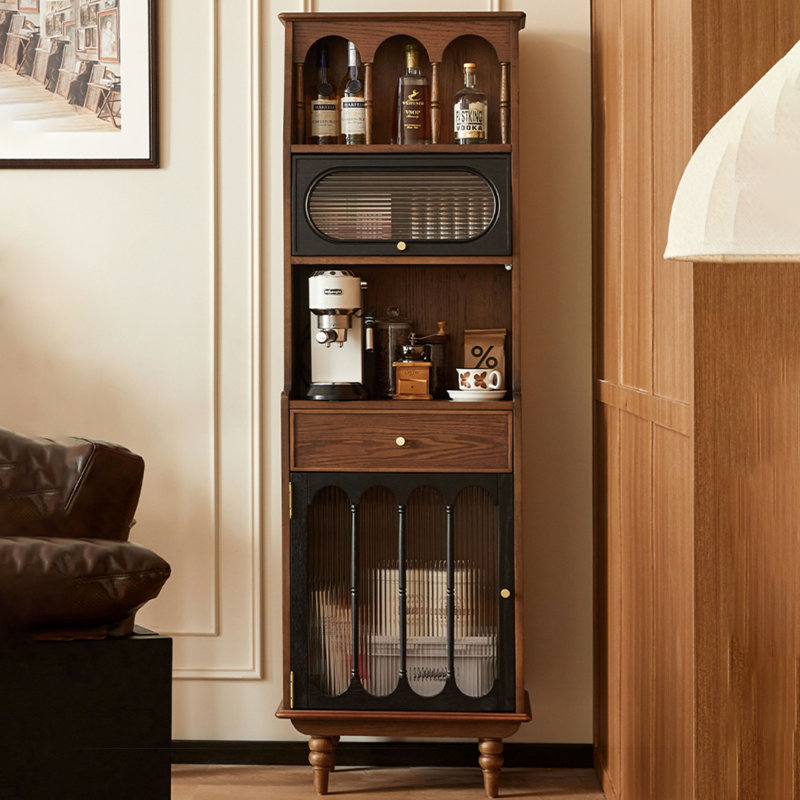 Vitrines en bois massif brun noisette