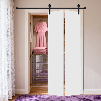 Porte coulissante moderne à panneau plat pliant 24 po x 80 po en MDF blanc style grange avec ensemble de quincaillerie