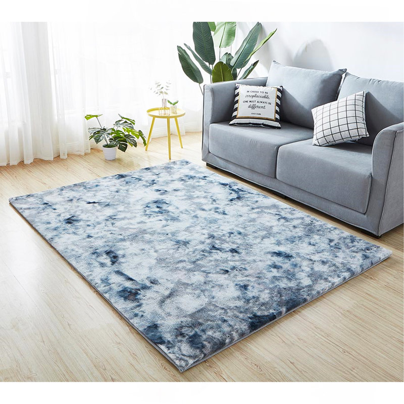 Tapis rectangulaire en fausse fourrure de luxe Lily Chinchilla
