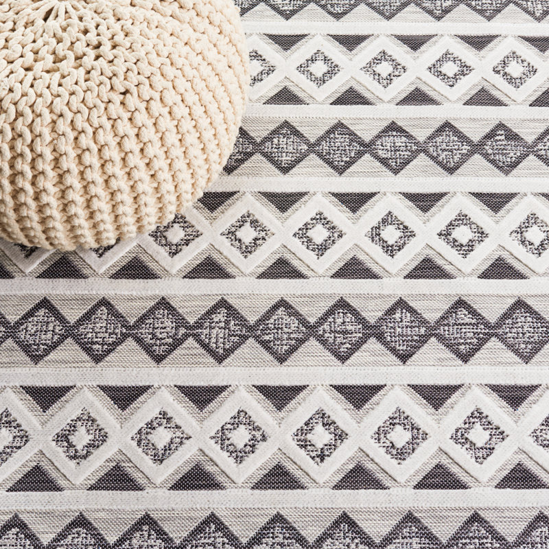 Kenenth Performance Geometric Indoor/Outdoor Area Rug, Rectangle 5'1" x 7'6"