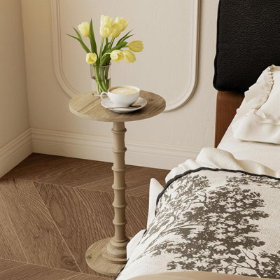 Table d'appoint ronde, table d'appoint moderne pour petits espaces, petite table de bout avec pieds en bois massif pour le salon, la chambre à coucher, les coins et le bureau (chêne gris)