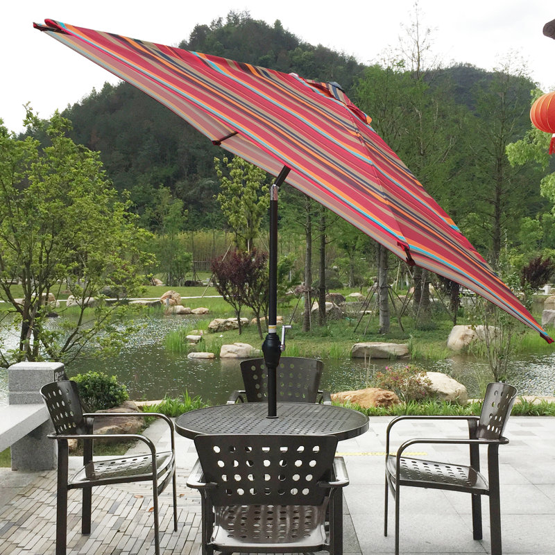 Parasol d'extérieur 9 pi avec rayures rouges - Auvent, contrôle de la manivelle, protection du patio, protection solaire