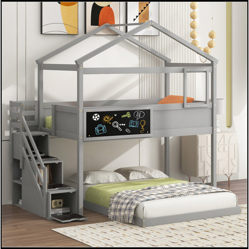 Lit superposé simple au dessus d'une chambre double avec escalier de rangement et tableau noir, Gris
