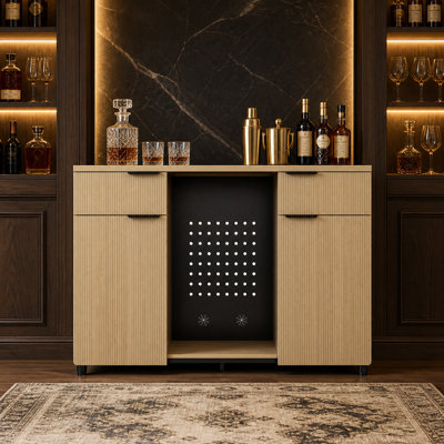 Grande armoire à café en chêne naturel de 53 po de largeur avec espace pour réfrigérateur