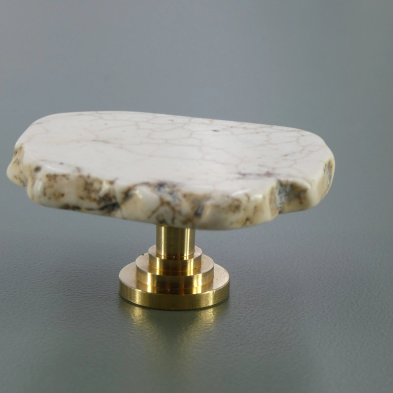 Bouton unique en marbre et laiton Irregural - base ronde