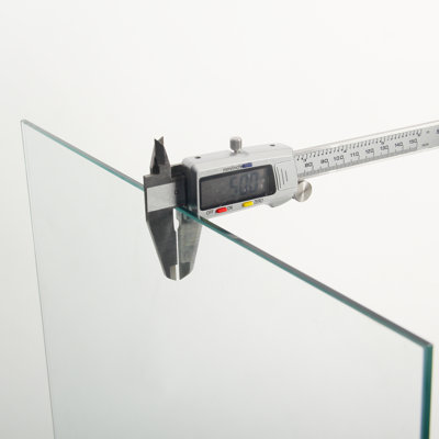 Vitrine à deux portes avec 5 tablettes