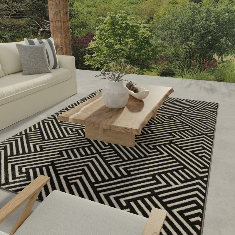 Wade Logan® Avont Geometric Machine Tufted Polypropylene Indoor ...