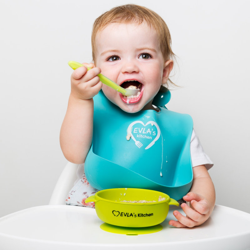 Ensemble d'alimentation pour bébé 8 pièces avec bavoirs en silicone, cuillères, bol à succion, assiette divisée et sachet réutilisable