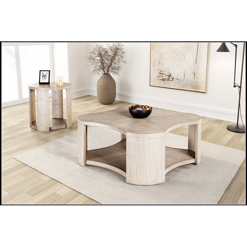Table basse de style moderne avec rangement ouvert, roulettes attachées, structure en bois d'hévéa et finition chêne pour une utilisation polyvalente