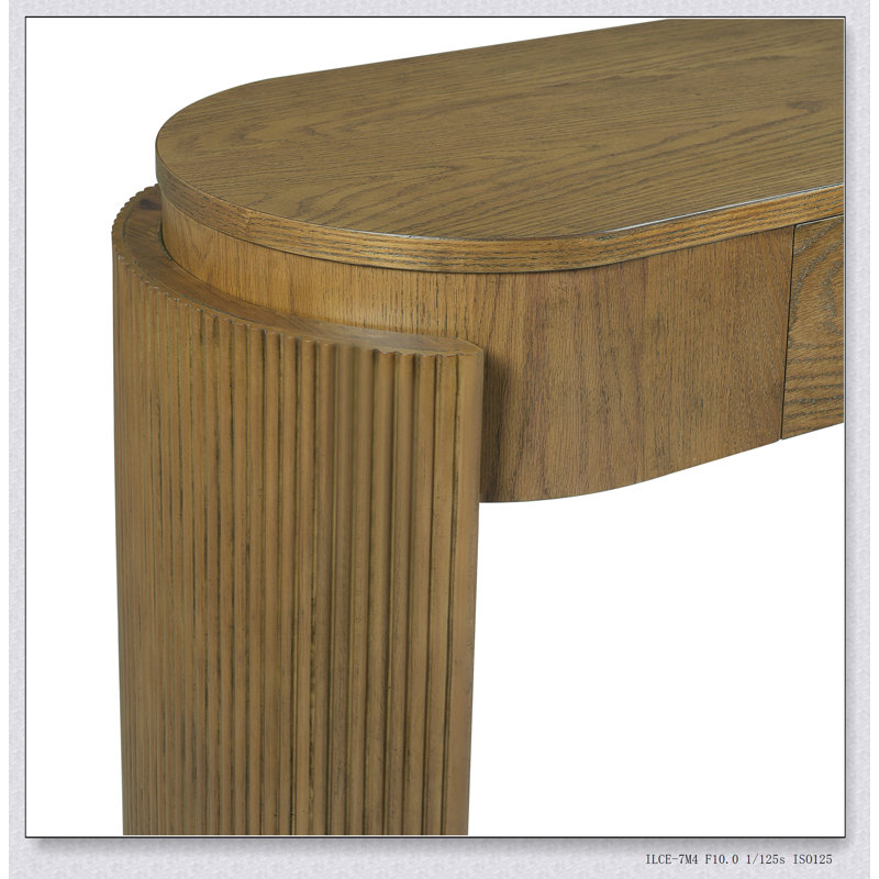 Table d'entrée avec finition grain de bois naturel, conception cannelée, plateau ovale et 2 tiroirs pour un décor moderne