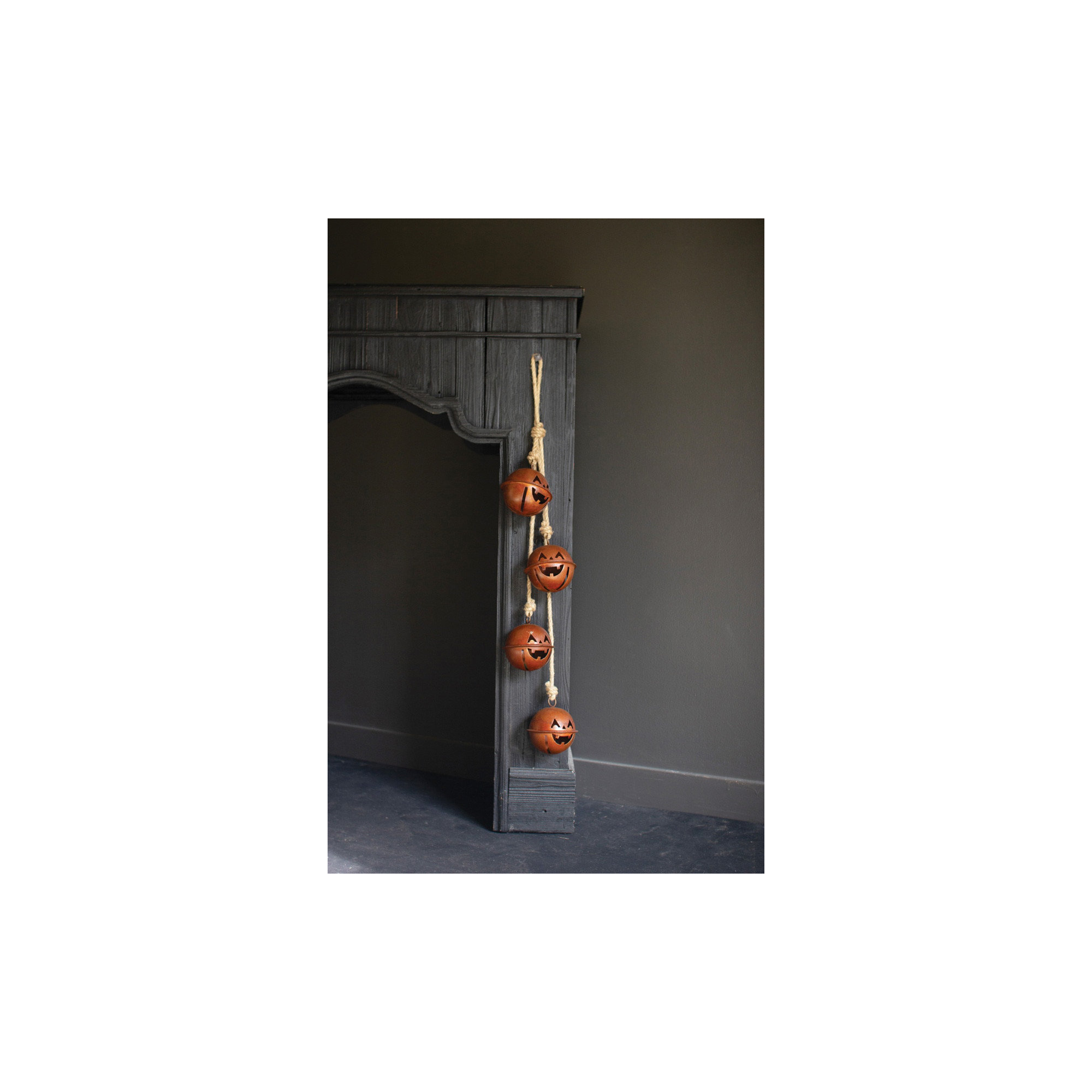 HALLOWEEN JACK-O-LANTERN JINGLE BELL CLUSTER