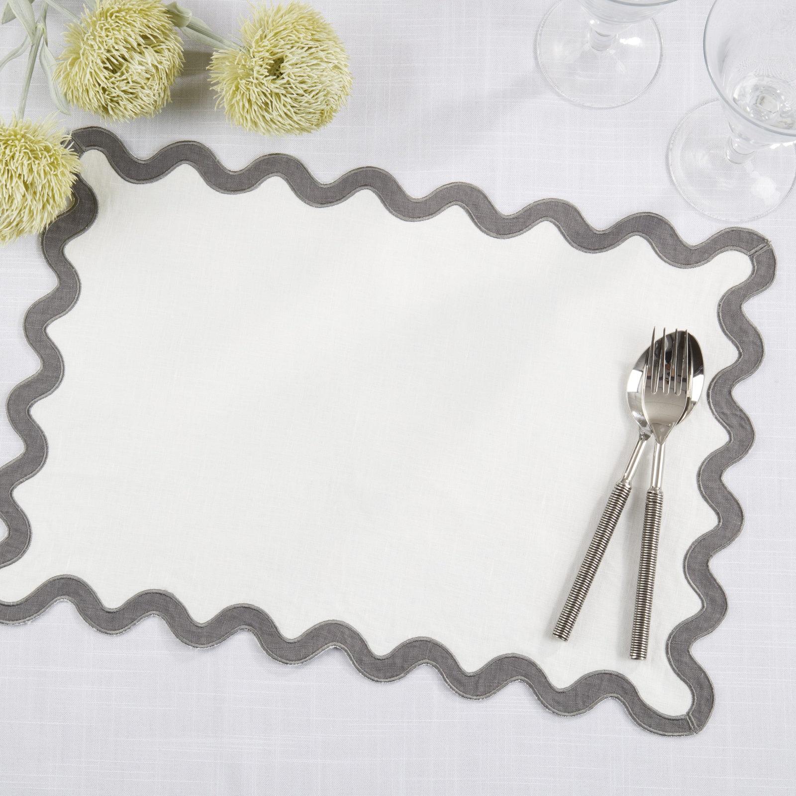 100% Linen Scalloped Placemat, Gray
