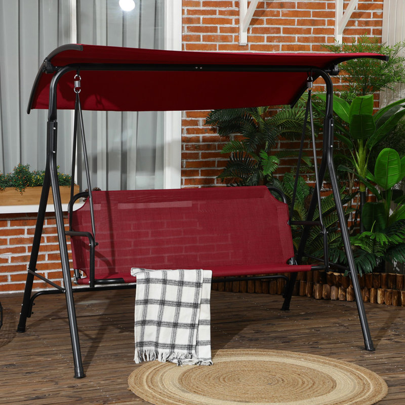Balancelle à 3 porches avec filet respirant et auvent - extérieur rouge pour trois adultes profitant du patio, de la piscine