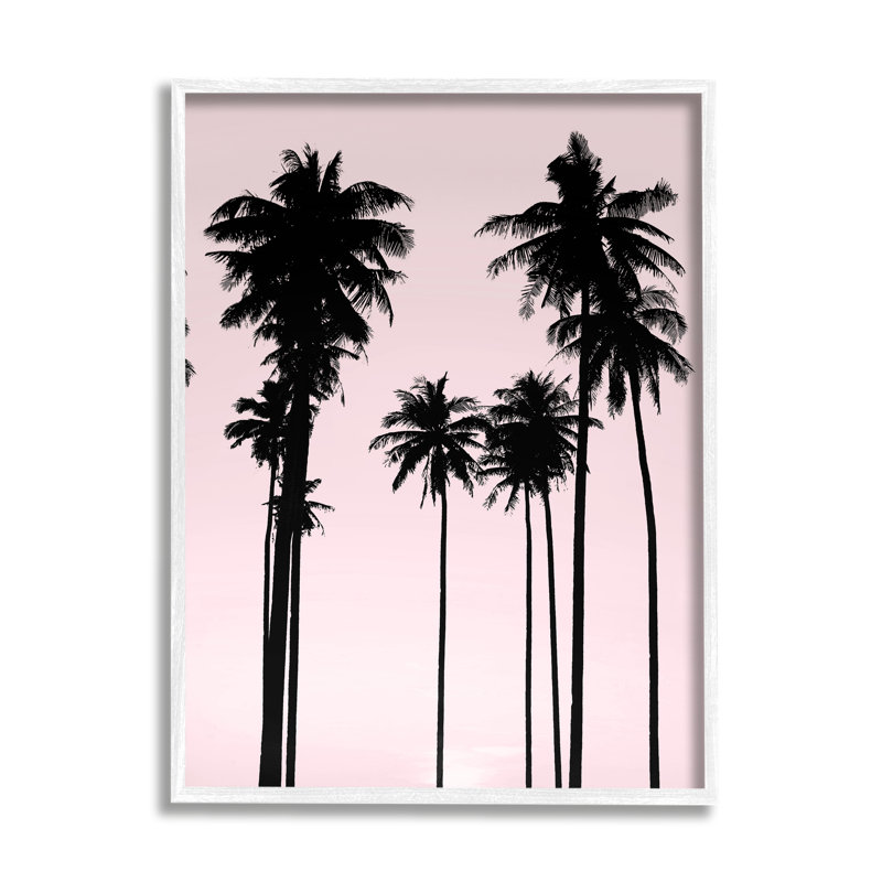 «Tall Palm Tree Silhouettes», ciel rose tropical XXL encadré par estampe numérique par Mia Jensen